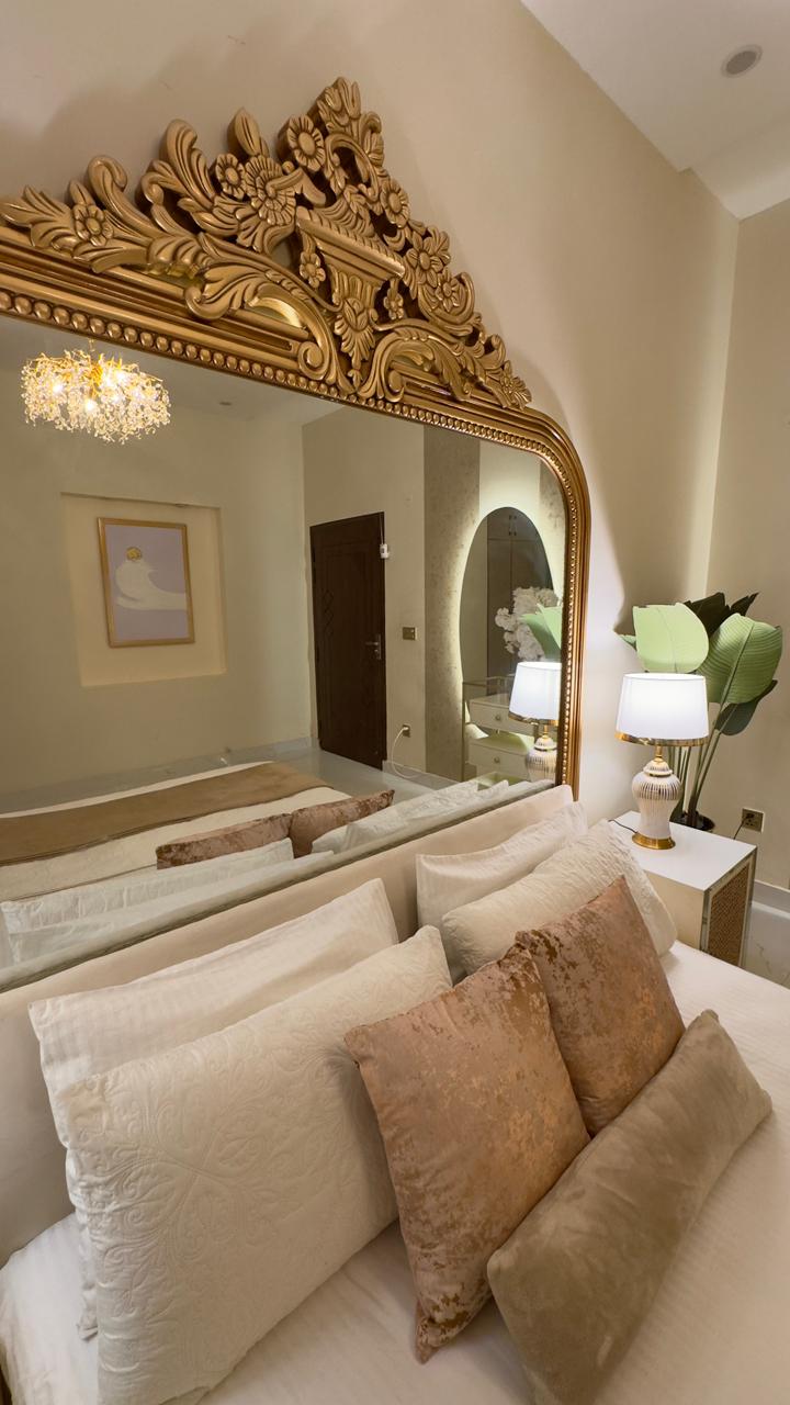 Mirror Bed