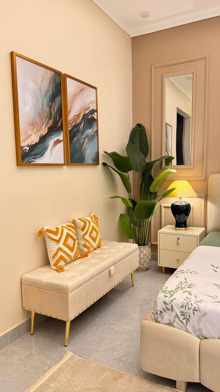 Serene Tufted Gallery Bench